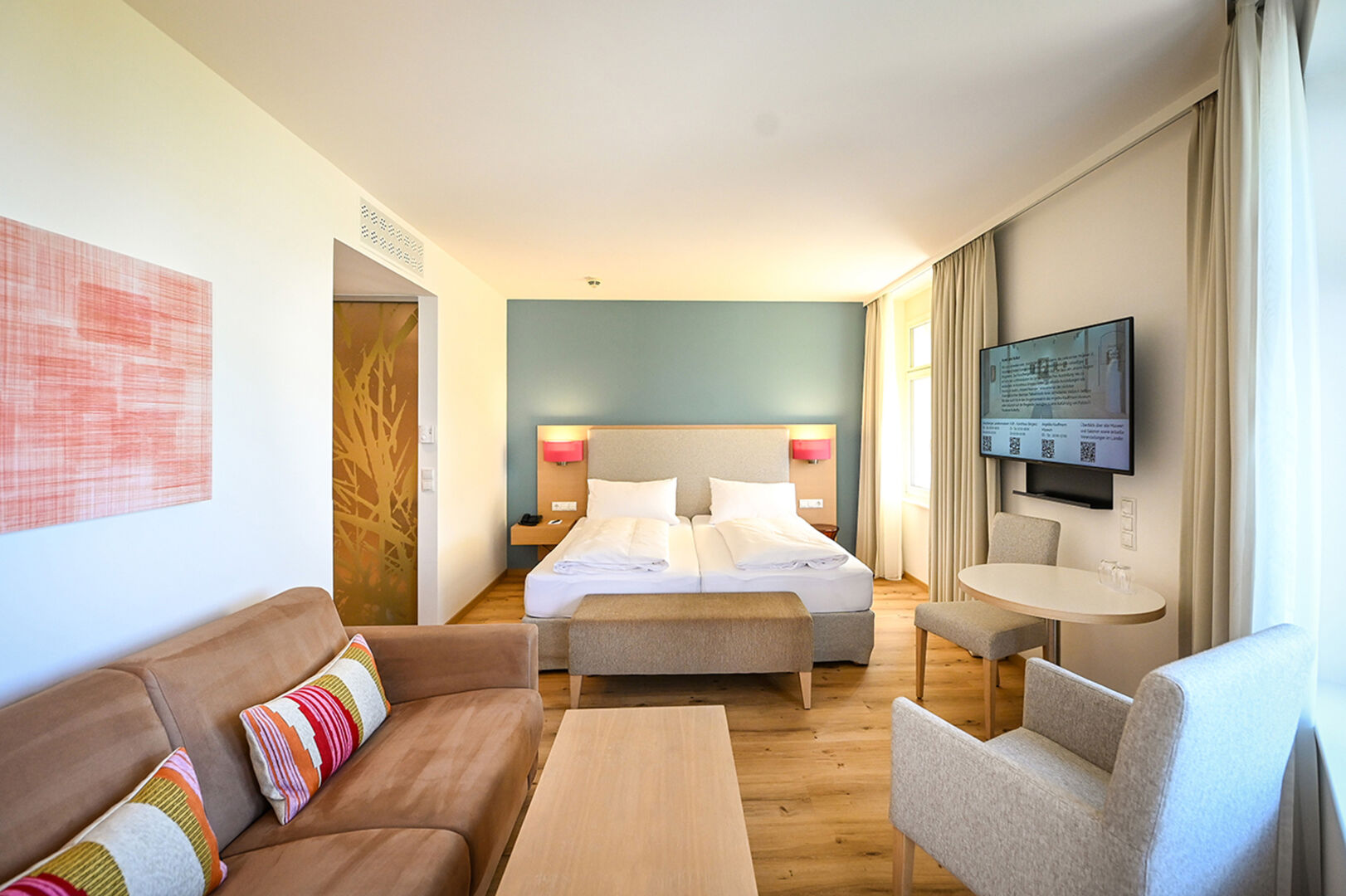 Das Seehotel am Kaiserstrand verfügt über 102 Zimmer und Suiten mit See- oder Bergblick.