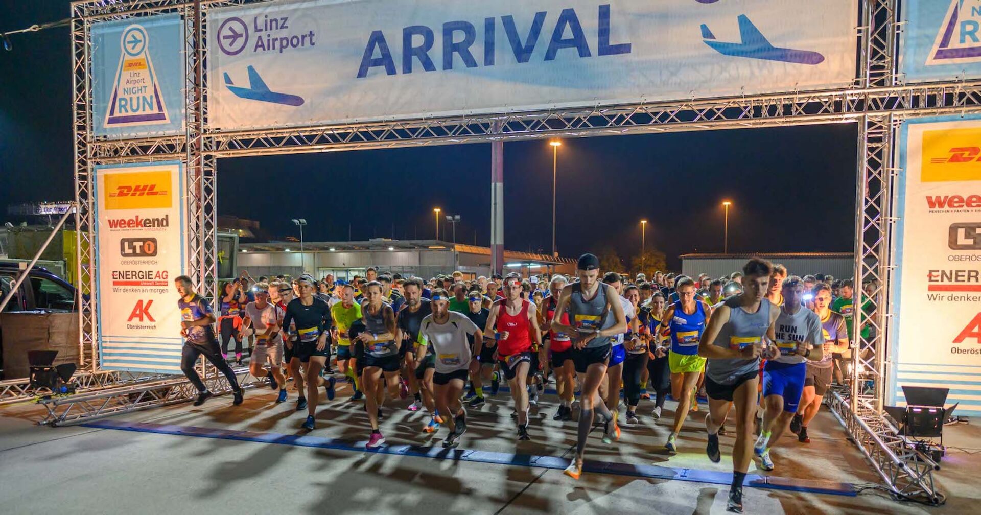 Flughafen Hörsching Start DHL Linz Airport Night Run