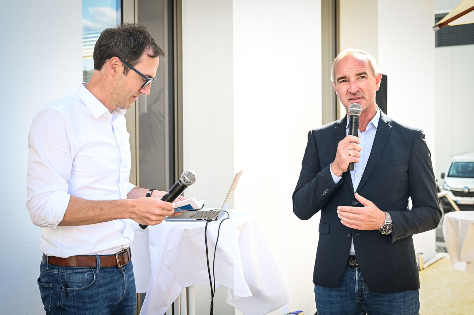 Nikolaus Ess (GF PRISMA Vorarlberg) und Landesdirektor Jürgen Gmeiner (Donau-Versicherung)