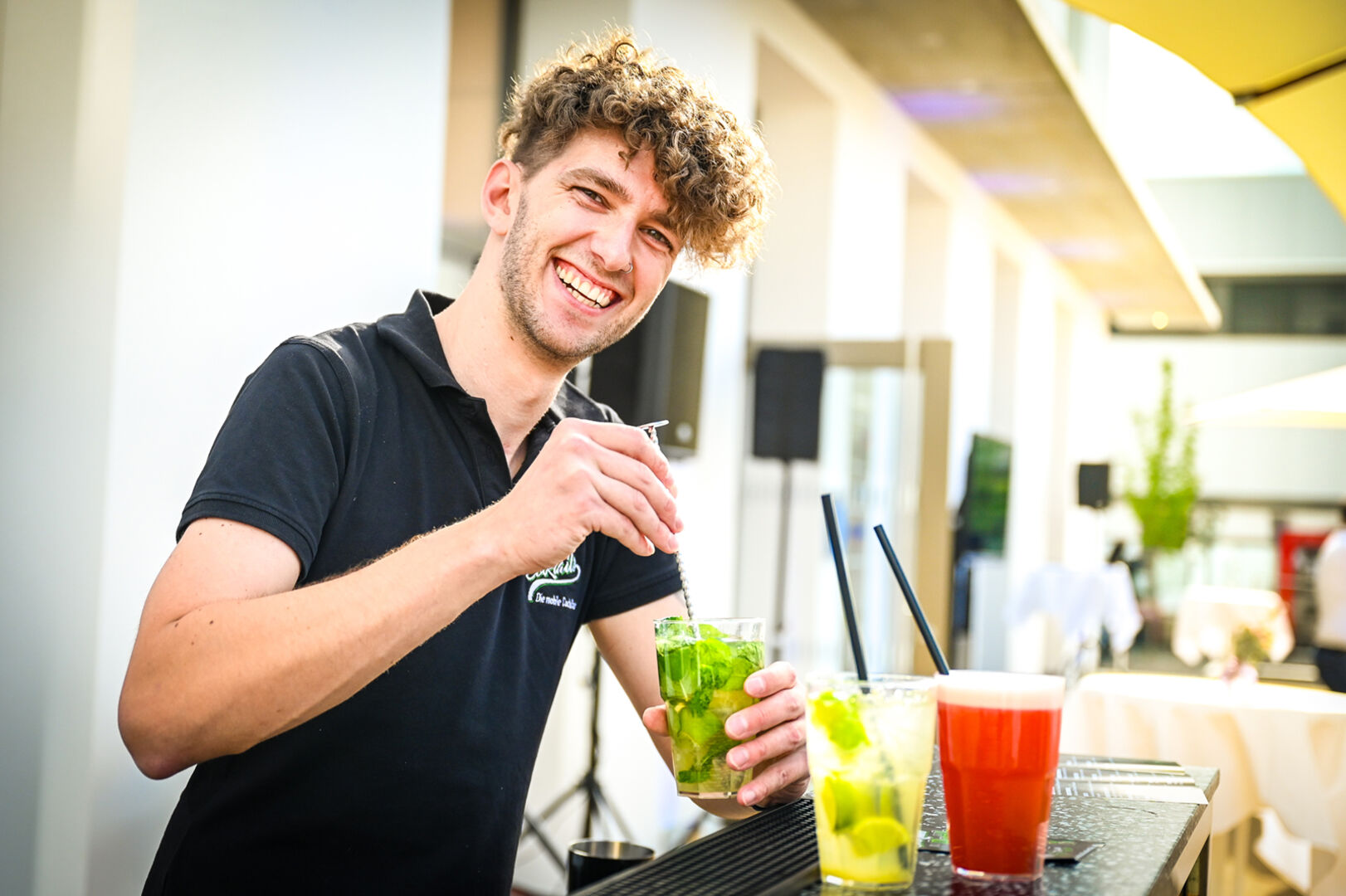 Coole Drinks zur Eröffnung: Alex Semberger von Rolling Cocktails