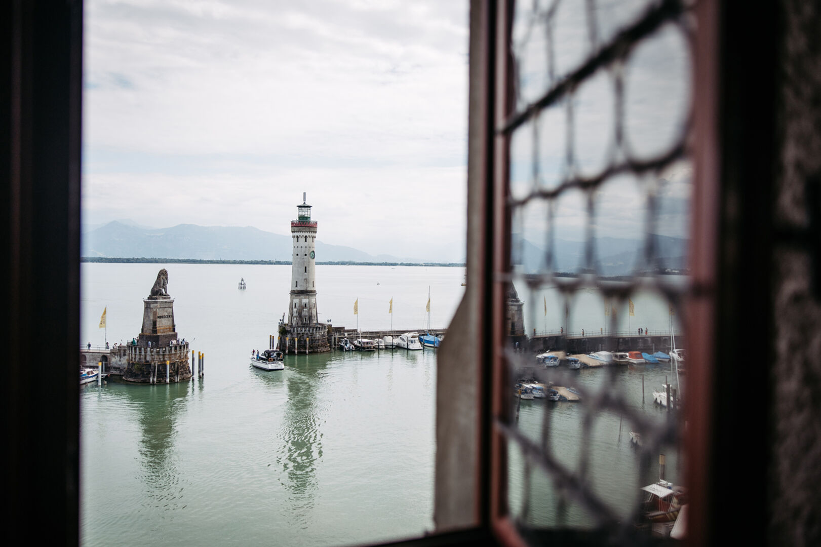 Blick vom Mangturm auf den Lindauer Hafen.