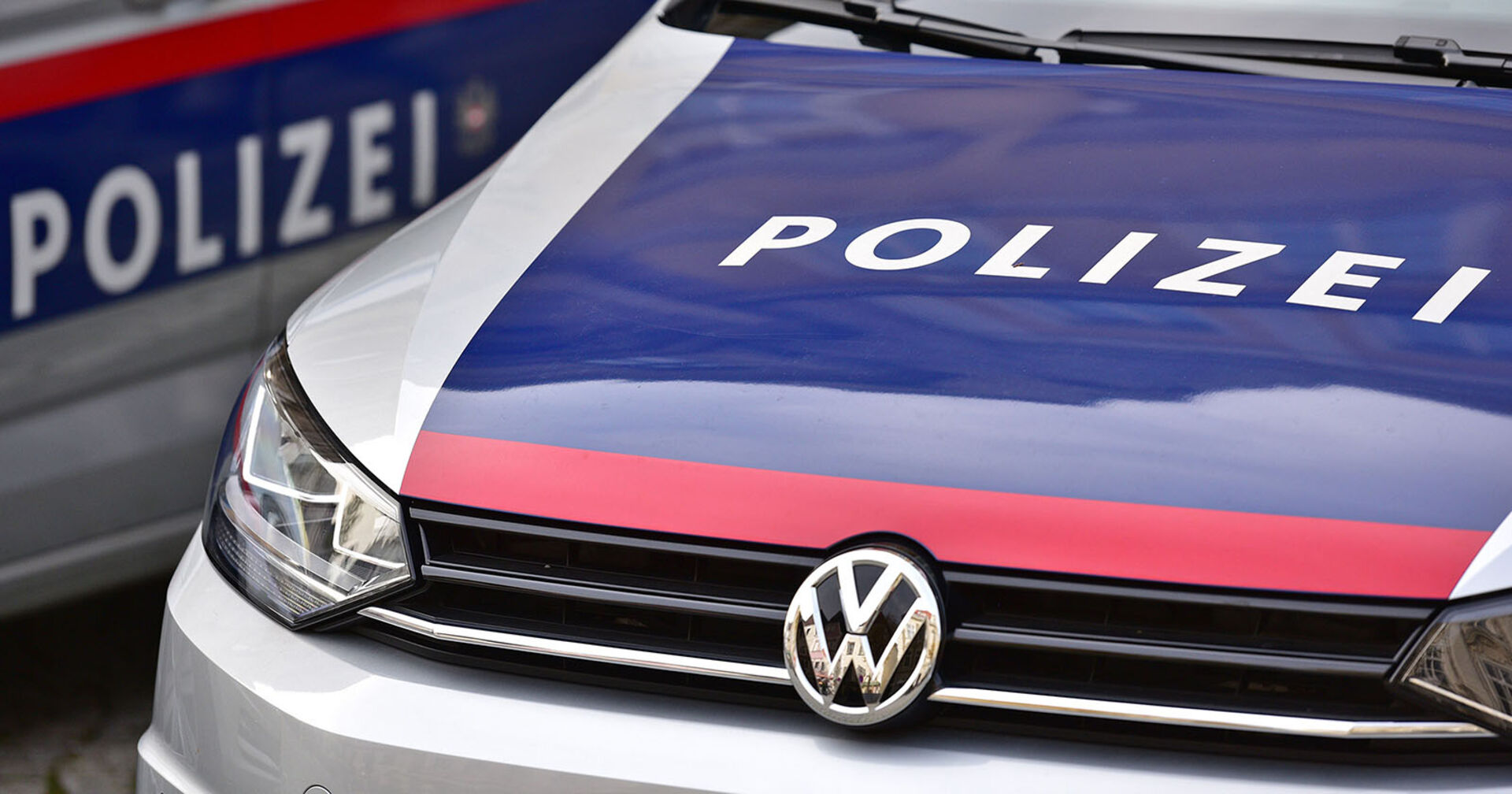 Zwei Fahrzeuge der österreichischen Polizei