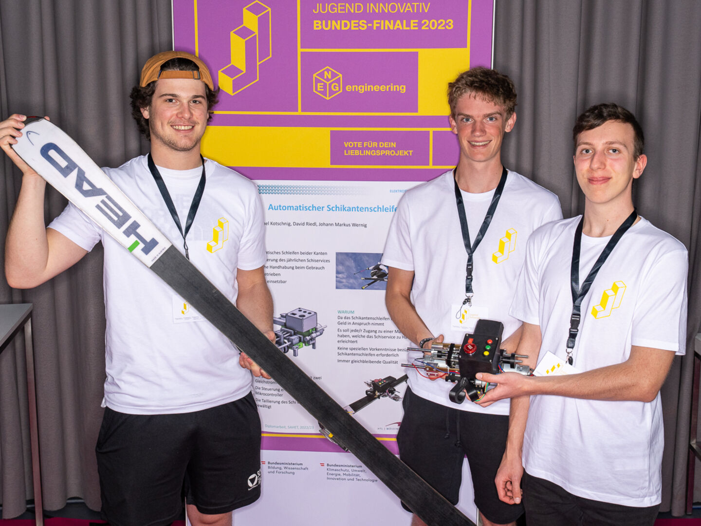 Team HTL Mössingerstraße mit Skis