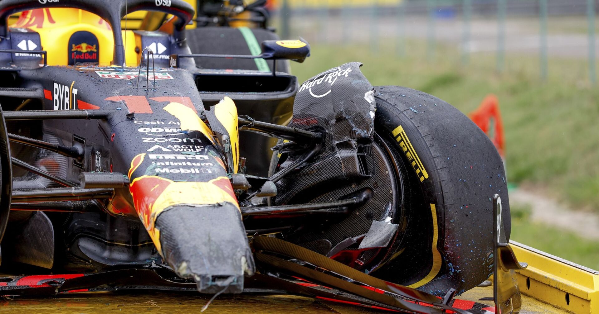 Schaden am RedBull von Perez