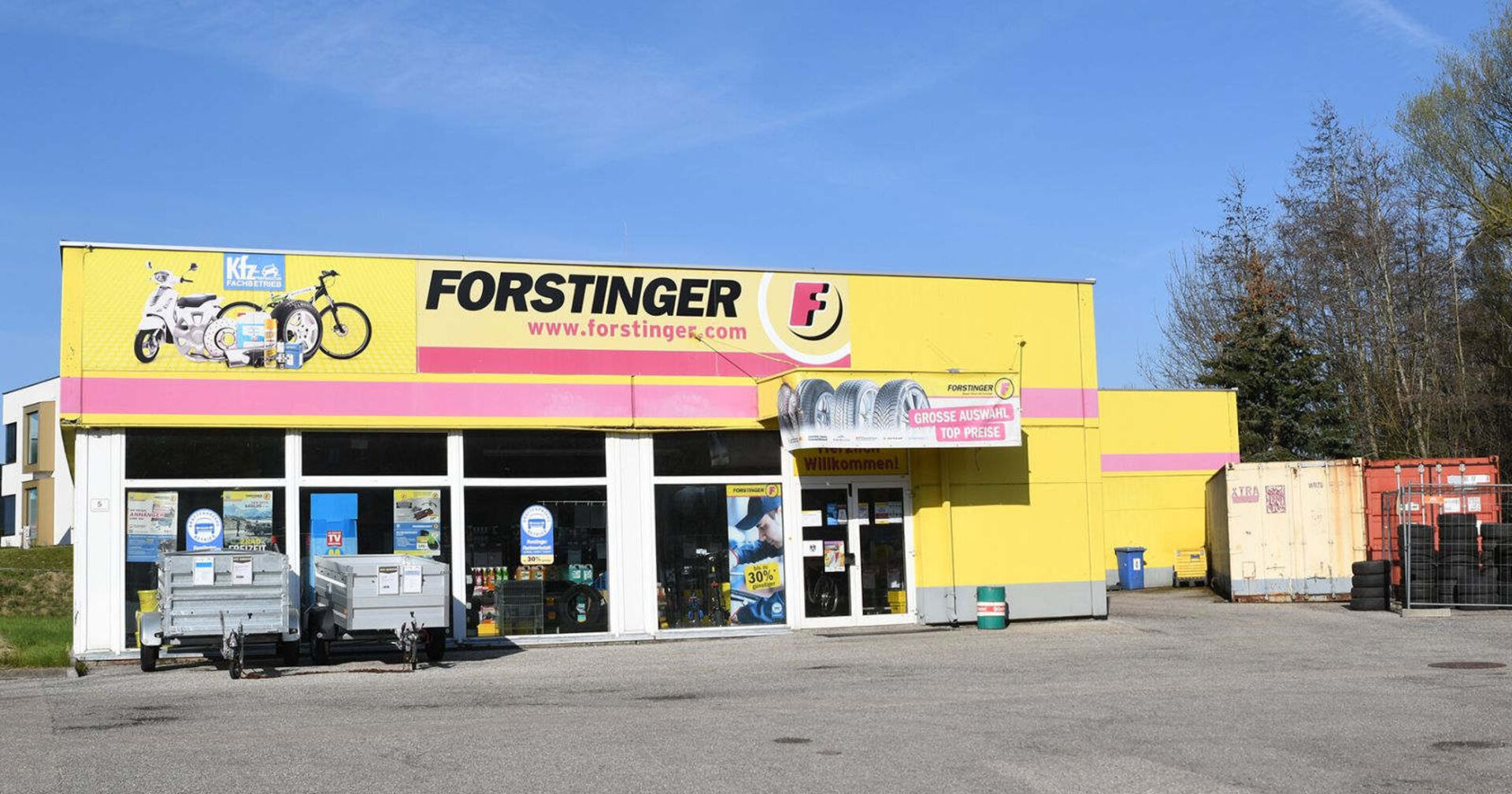 Eine Forstinger-Filiale von außen.