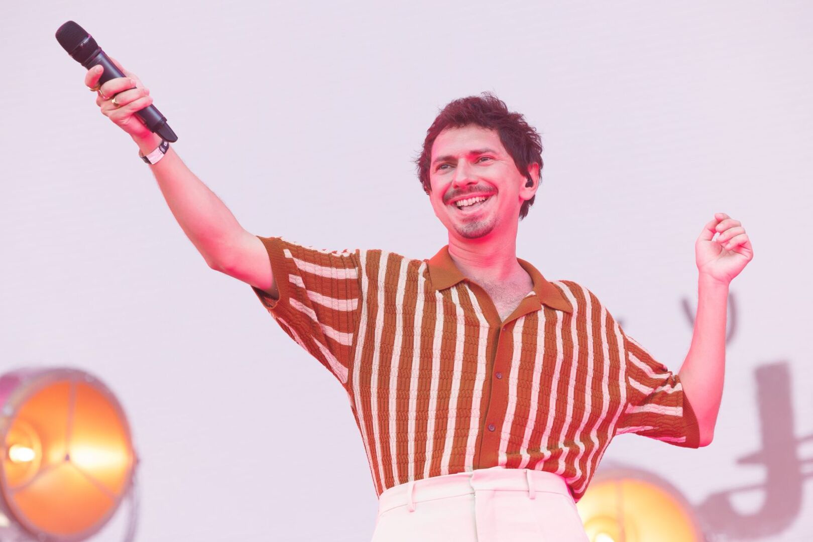 Julian le Play auf der Bühne.