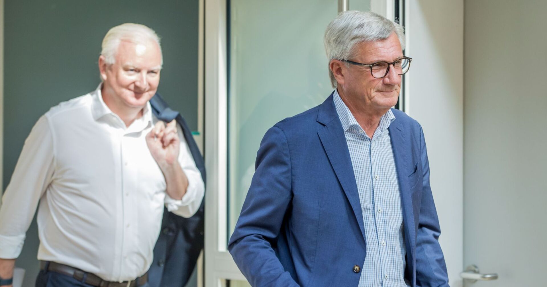 Bürgermeister Harald Preuner mit Gemeinderat Florian Kreibich bei einer Pressekonferenz.