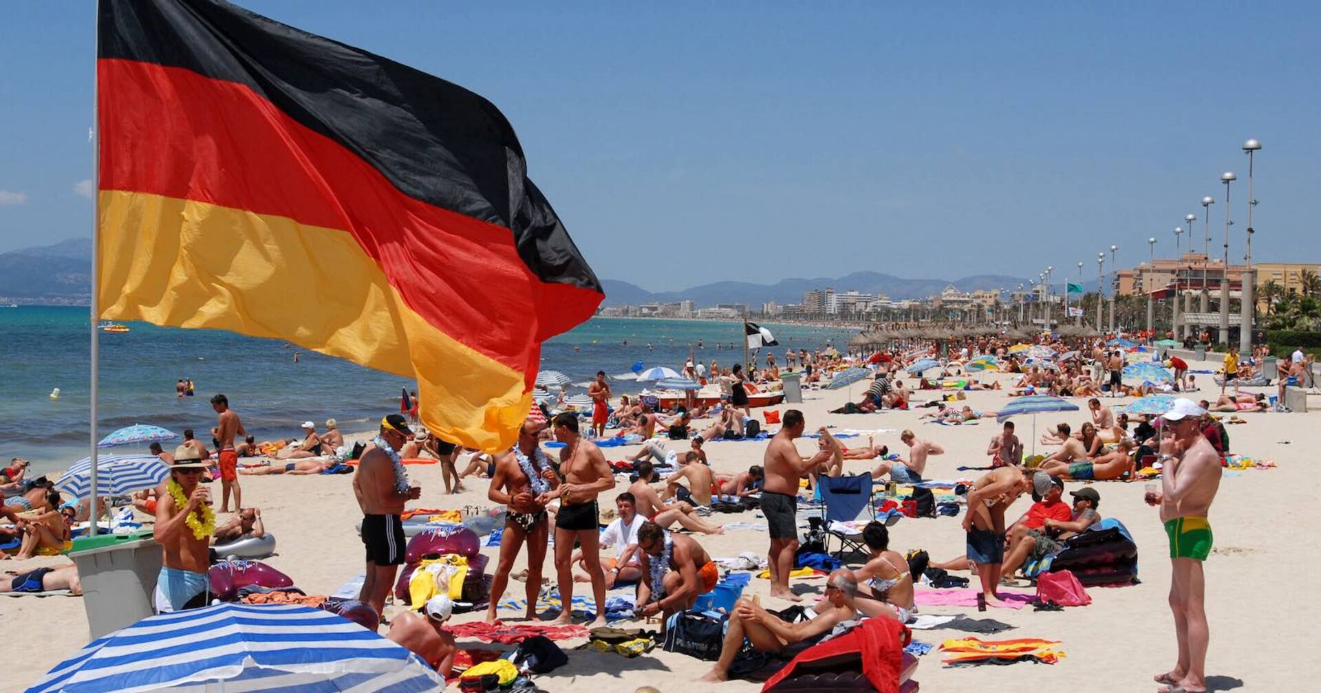 Sehr viele deutsche Touristen am Strand.