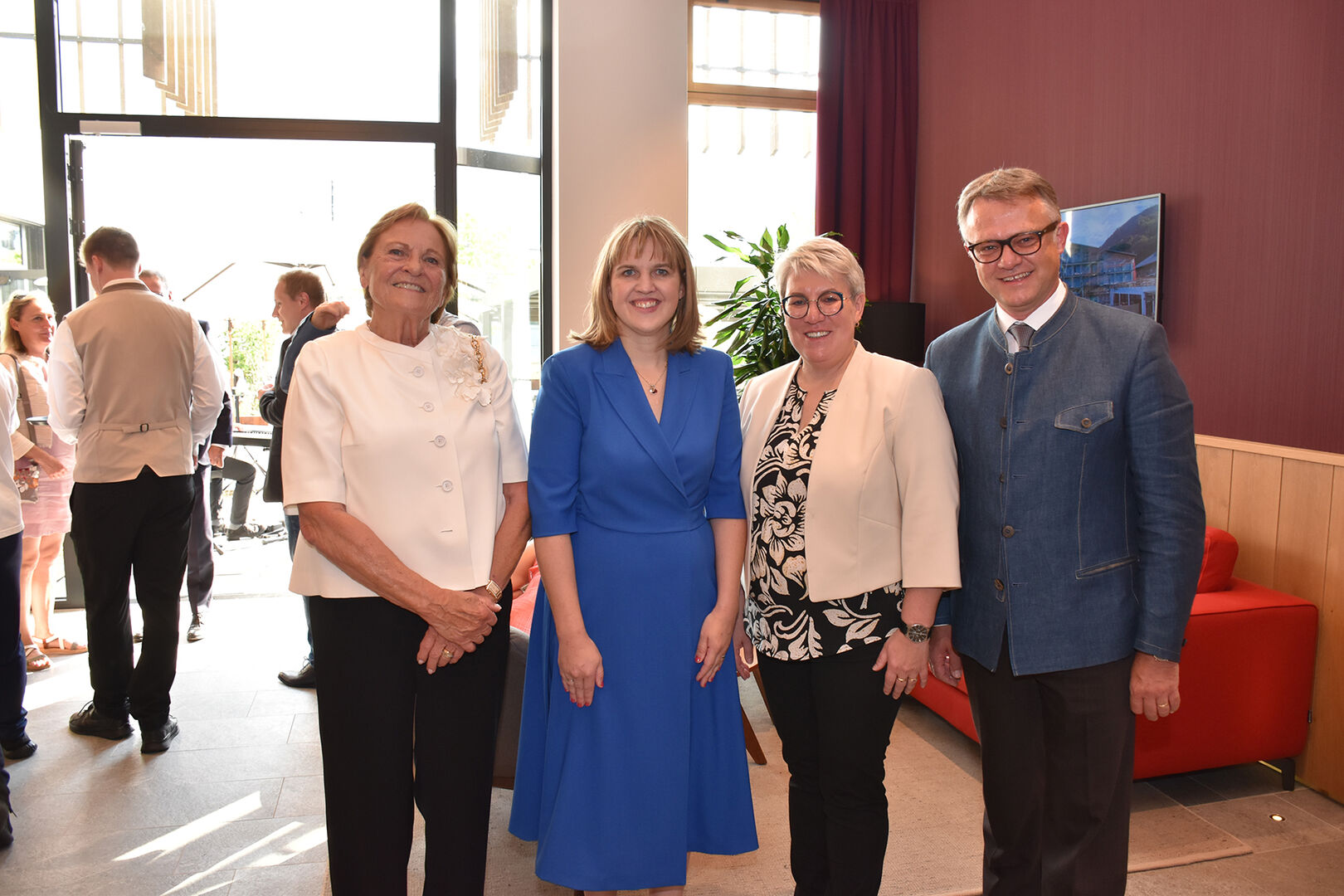 Luden zum Eröffnungsevent: Isolde Liebherr und Johanna Platt (Liebherr Group) und Ingrid Muxel (Kfm. Dir. Löwen Hotel Montafon)