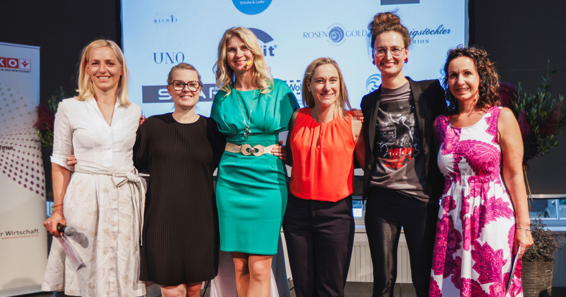 Moderatorin Heidi Winsauer, Patricia Kelly, Marietta Babos, Helga Boss, Sarah Irina Dörler, GF Karin Furtner (Frau in der Wirtschaft)