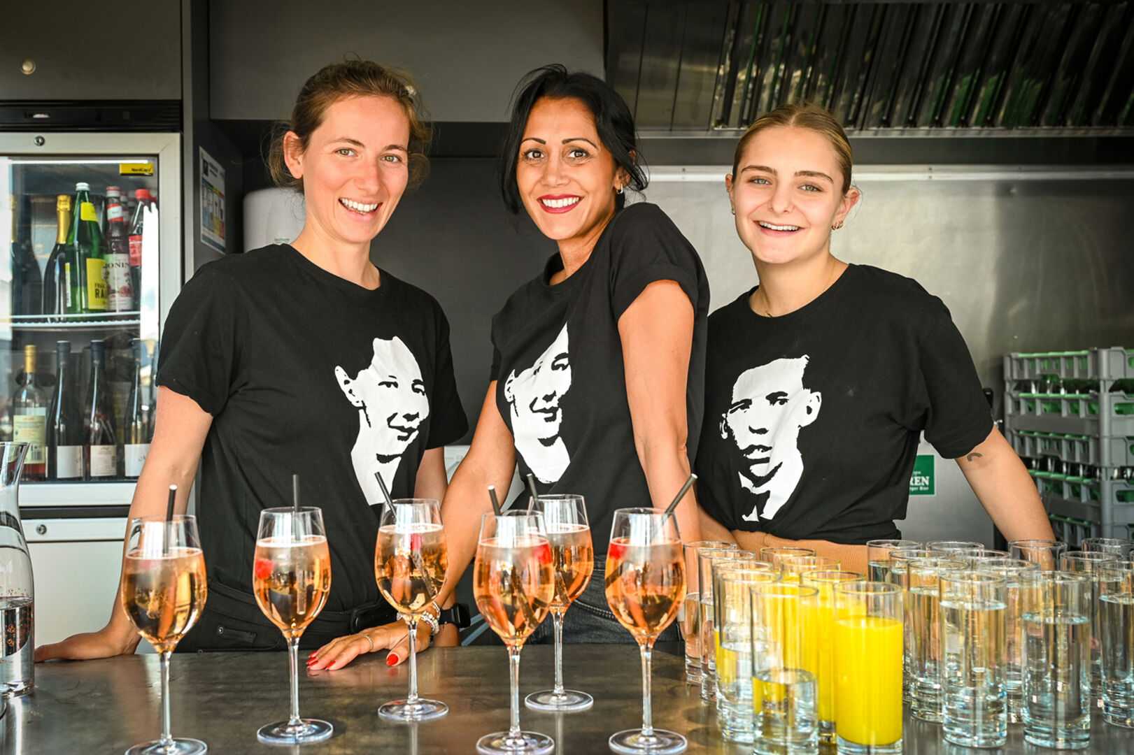 Viktoria, Fadi und Hannah im Foodtruck von „Eugen &amp; Emma“