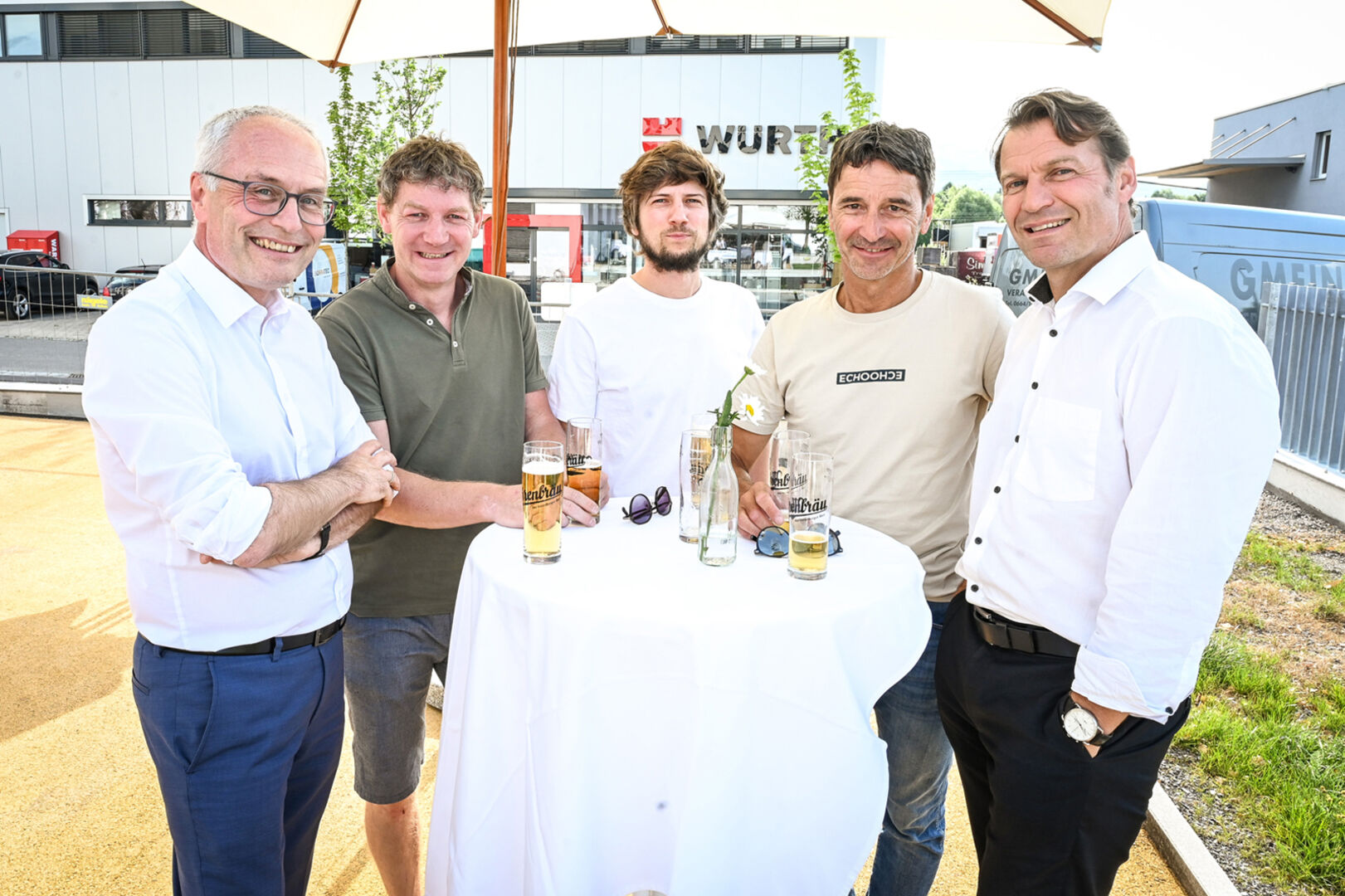 Anton Steinberger (Sparkasse FK) Günther Allgäuer (Allplan), GF Patrick Kinzl und Werner Siegl (Formwerk Geschäftseinrichtungen), Hannes Fehr (Sparkasse FK)