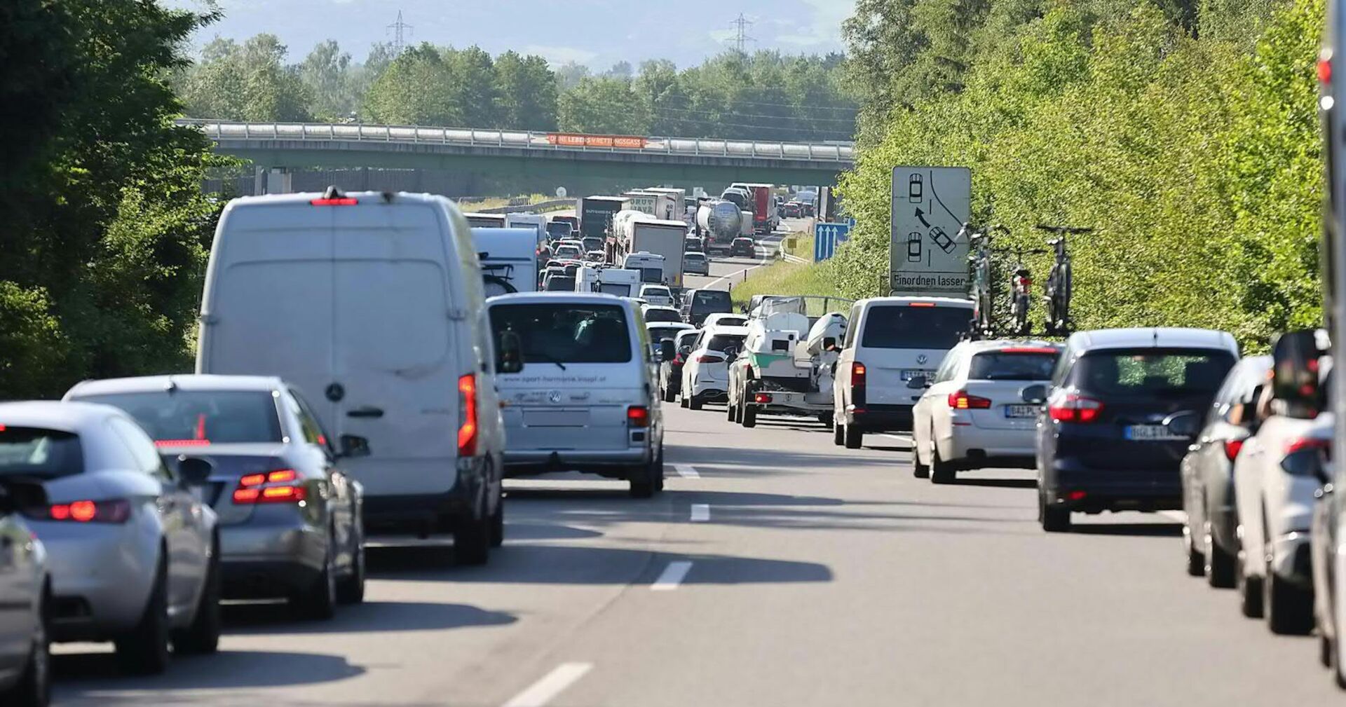Autokolonnen auf der Autobahn