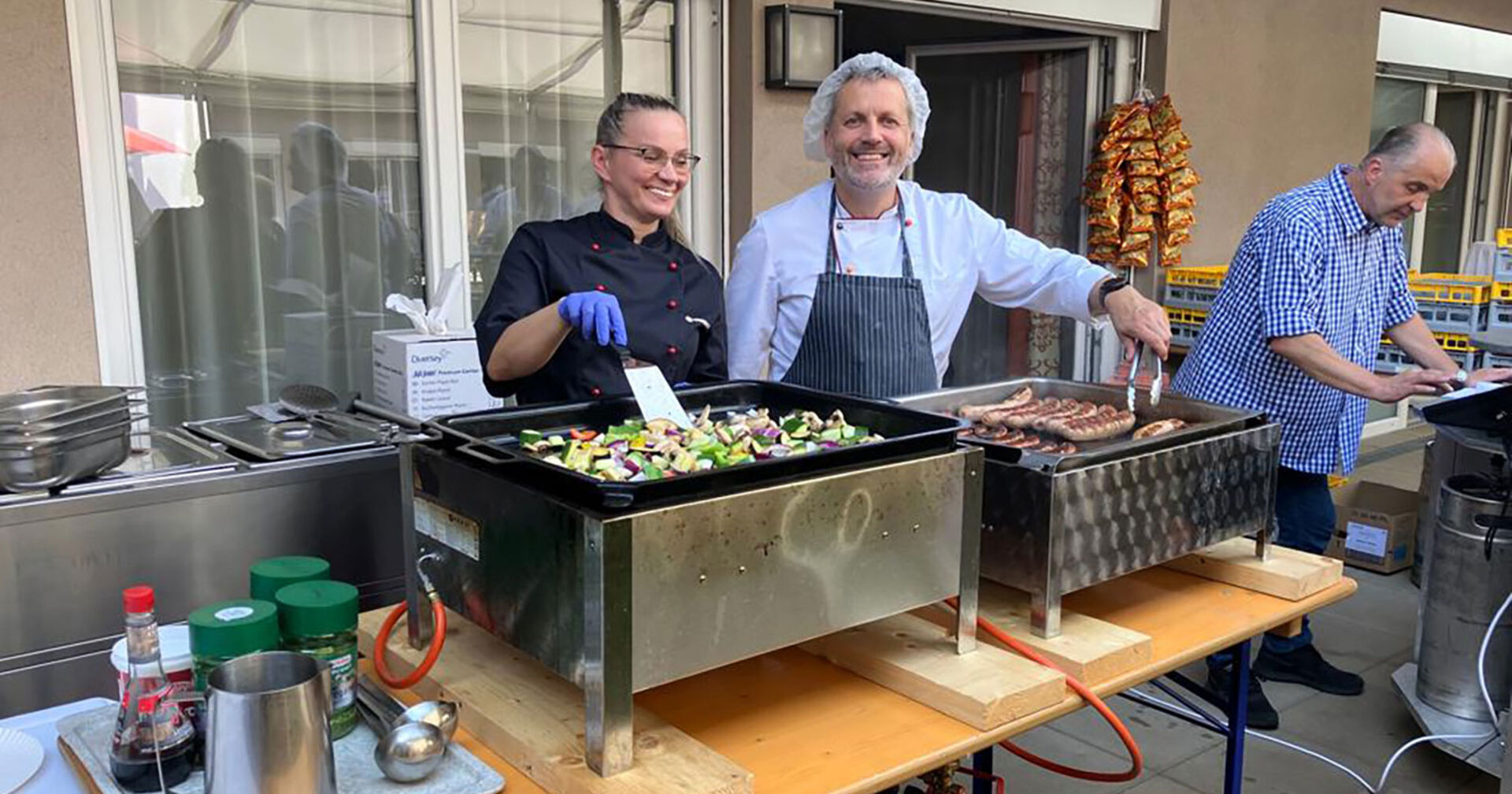 Das Catering-Team von Contento im Einsatz bei einem Open Air | Credit: Contento