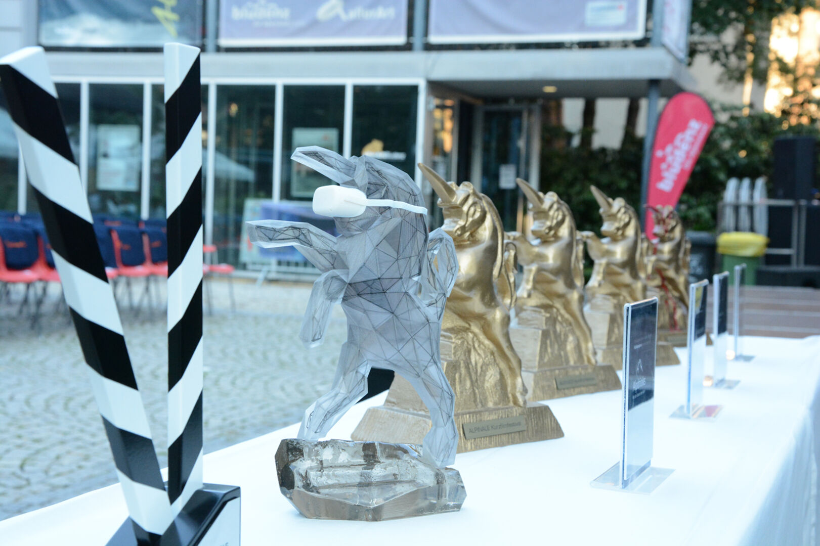 Das „Goldene Einhorn“ als Preis für die besten Filme.