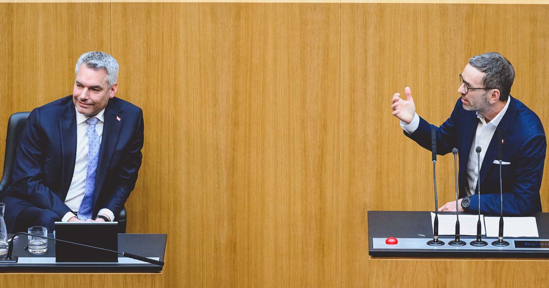 Bundeskanzler Karl Nehammer und FPÖ-Klubobmann Herbert Kickl im Rahmen einer Parlamentssitzung.
