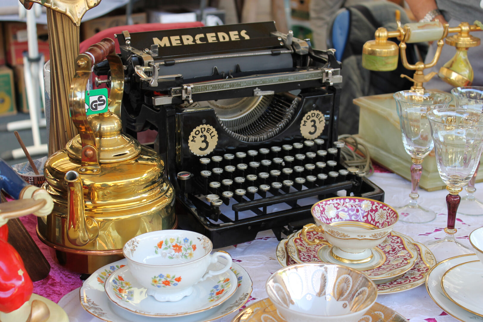 Flohmarktfans dürfen sich über ein umfangreiches und auserlesenes Sortiment freuen.