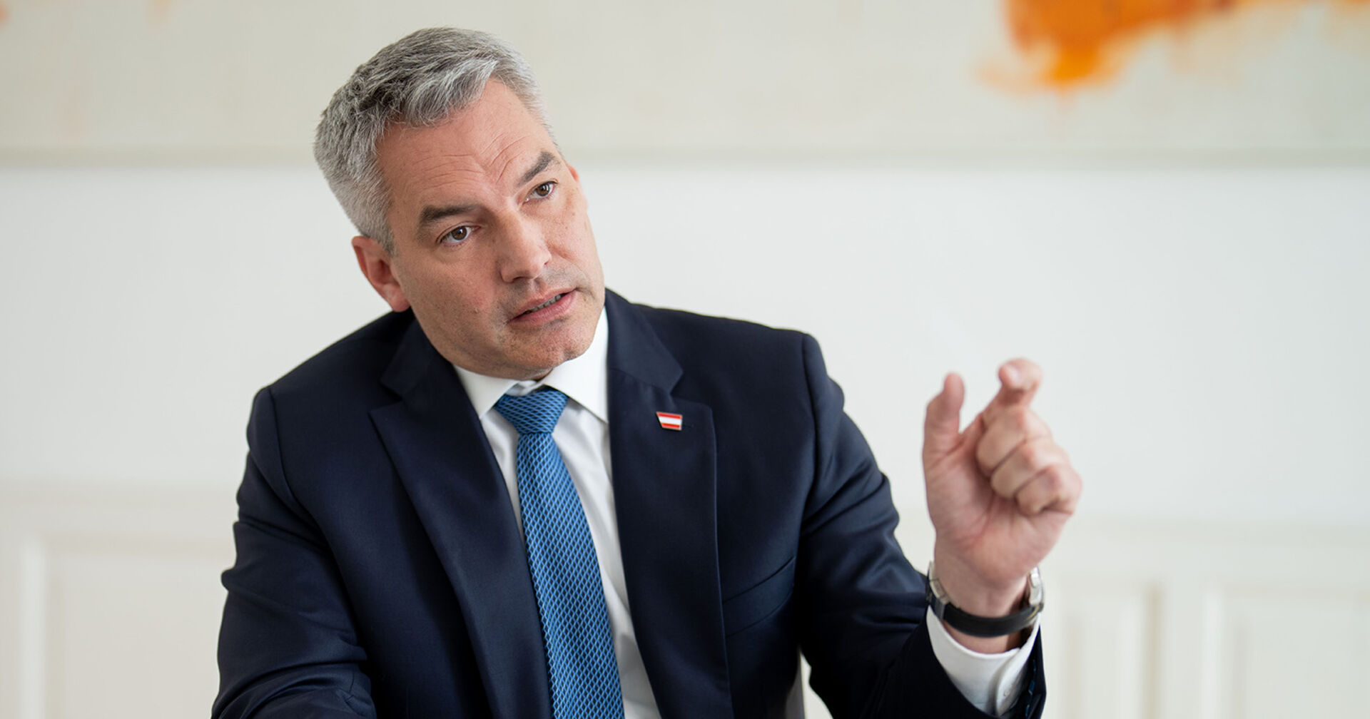 Bundeskanzler Karl Nehammer (ÖVP) im Rahmen eines Interviews mit der Austria Presse Agentur in Wien.