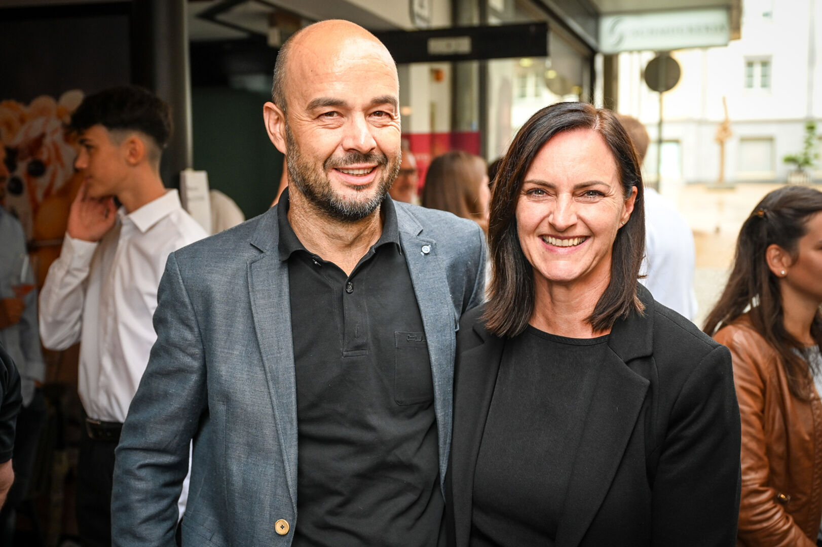 Gestaltete die Speise- und Getränkekarten: Claudia Brunner (Atelier-c) mit Gatte Günter (Mohrenbräu)