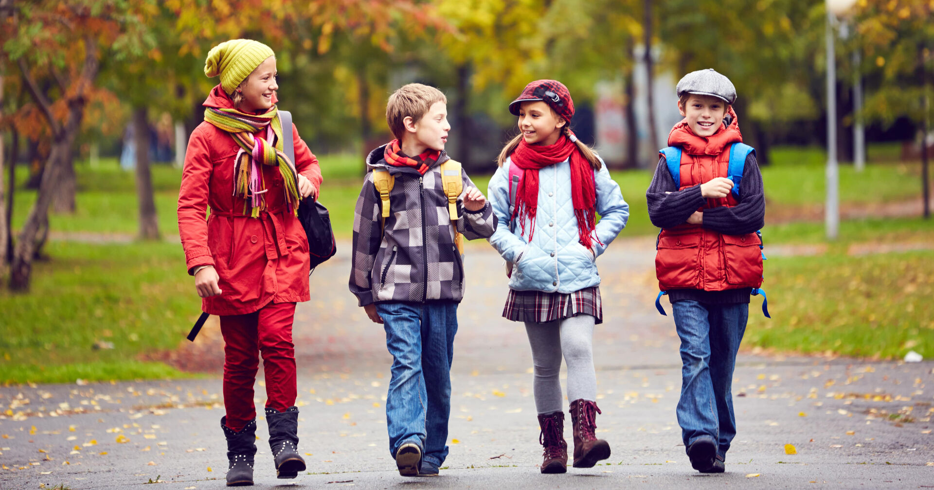 Die selbständige Bewältigung des Schulweges und die Bewegung fördern die Entwicklung der Kinder.