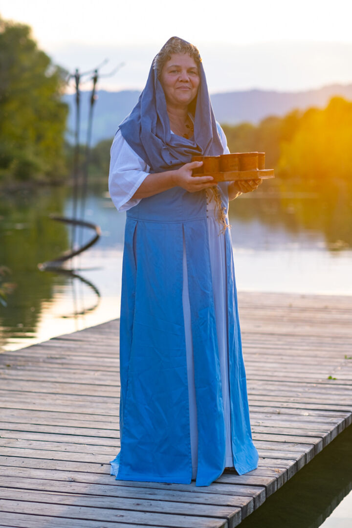 Silvana Mainardi hier als Wirtin (sowie als „Schweizerin“)