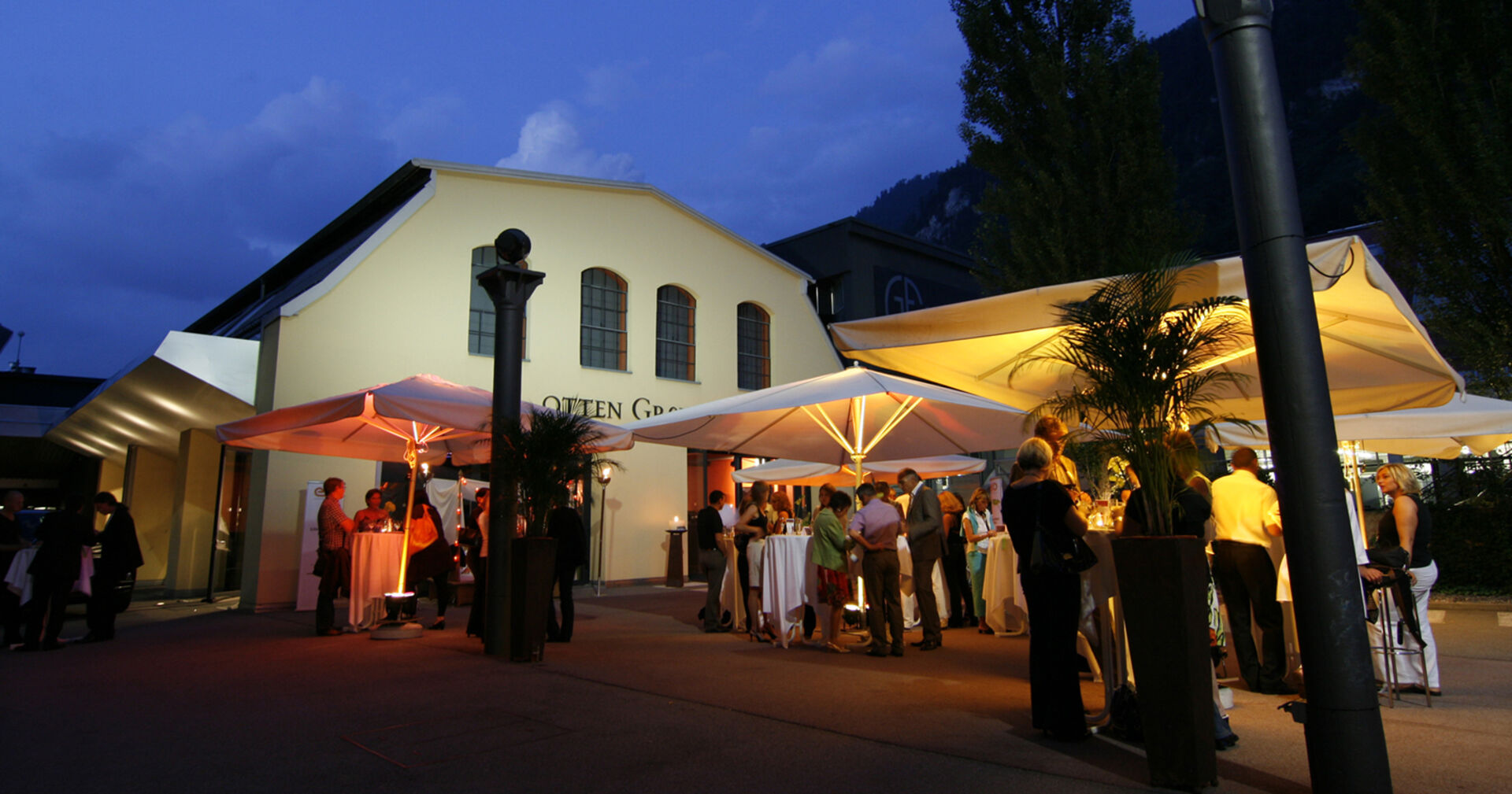 Ein Abend mit bester Unterhaltung in stimmungsvollem Ambiente und feinsten Spezialitäten von MO Catering &amp; Events.