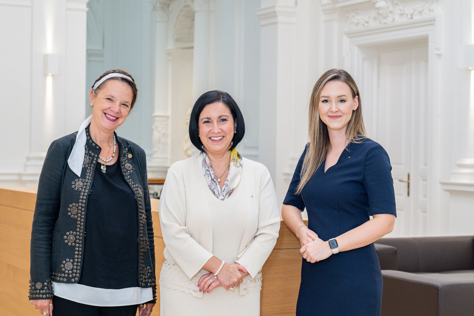 Elisabeth Ponocny-Seliger (Psychologin), Stefanie Christina Huber (Vorstandsvorsitzende der Sparkasse OÖ), Valentina Forster (Spezialistin Veranlagung &amp; Vorsorge, Sparkasse OÖ)