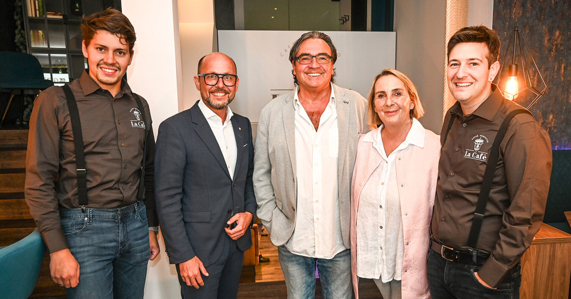 La Cafè-GF Manuel Vetter mit Bregenz Bürgermeister Michael Ritsch, Hausherr Werner Brugger mit Veronika sowie La Cafè-GF Claudio Errico