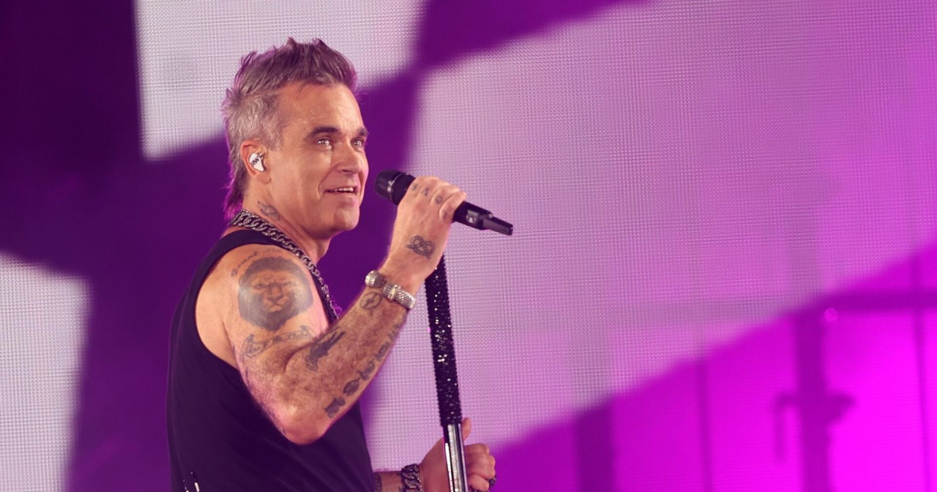 Robbie Williams auf der Bühne.