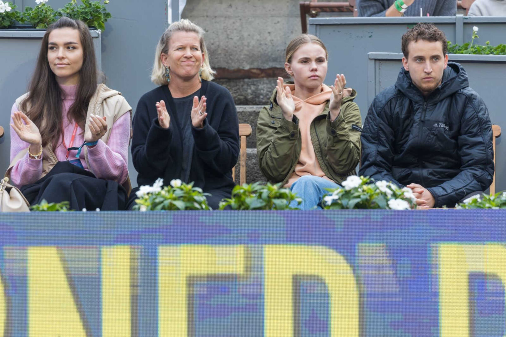 Dominic Thiems Familie auf der Tribüne in Kitzbühel.