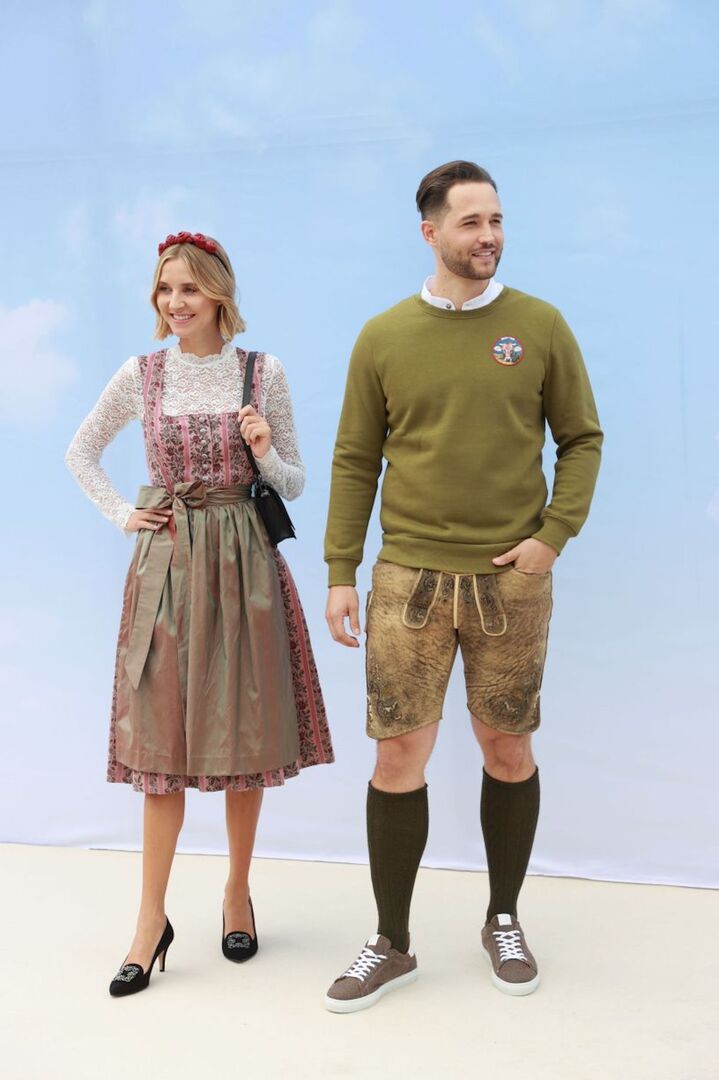 Models präsentieren Trachtenmode 2024