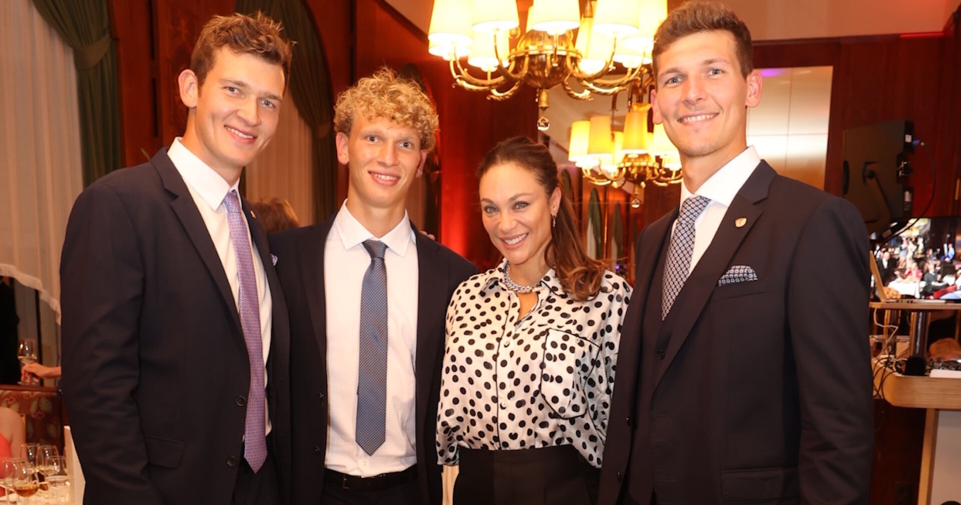 Die junge Generation der Familie Querfeld mit Lilly Becker im Kaffeehaus Landtmann | Richard Schuster