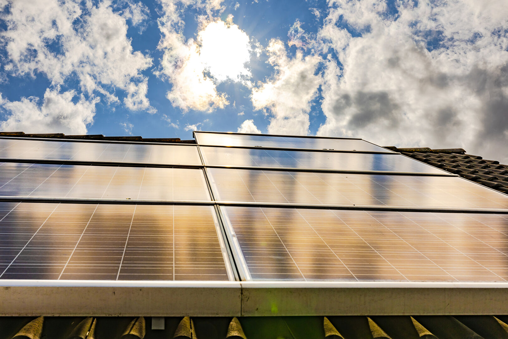 Photovoltaik-Anlage im Sonnenuntergang | Credit: iStock.com/Achim Schneider/reisezielinfo.de
