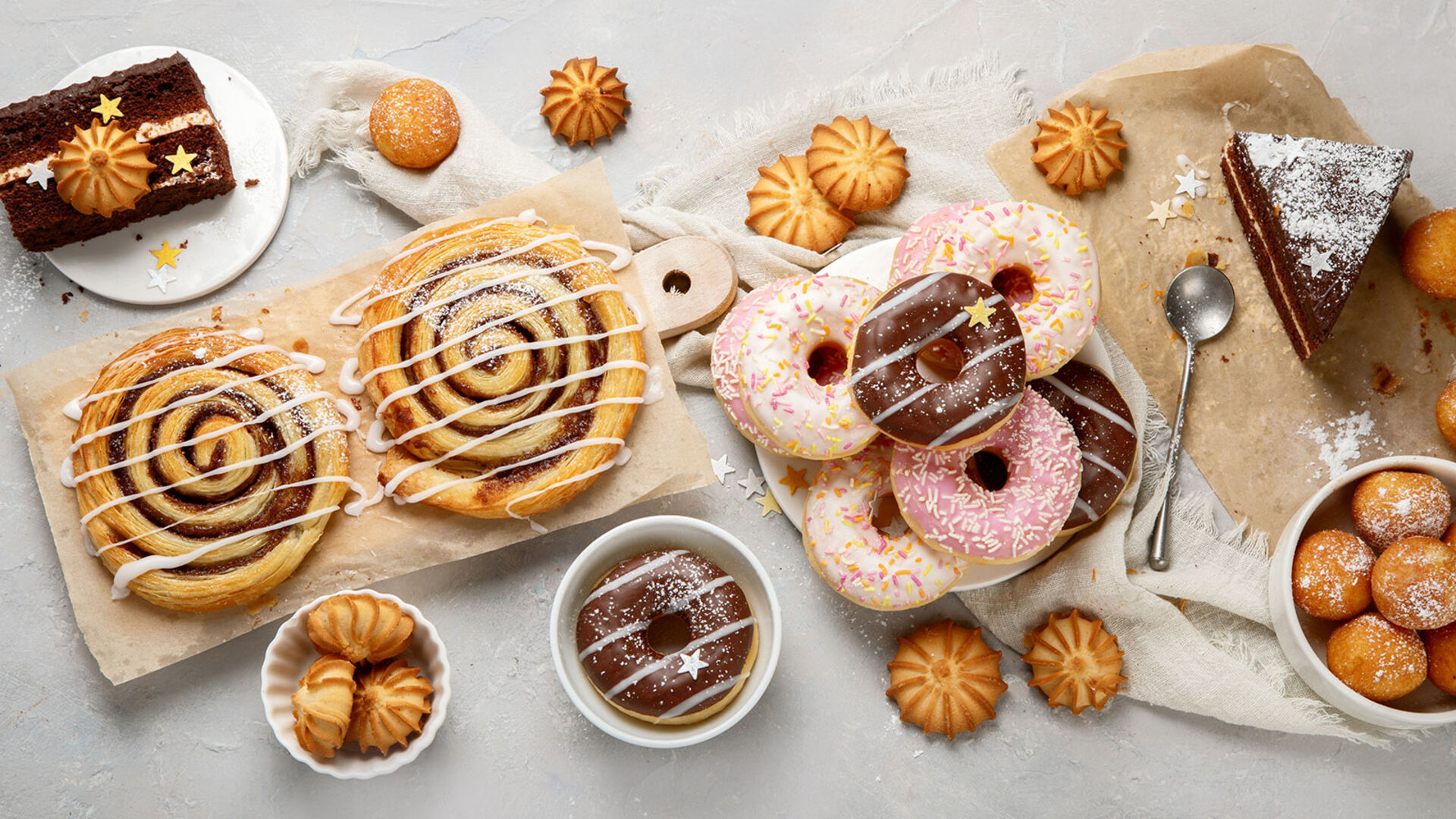 Kuchen-Büffet | Credit: iStock.com/bit245