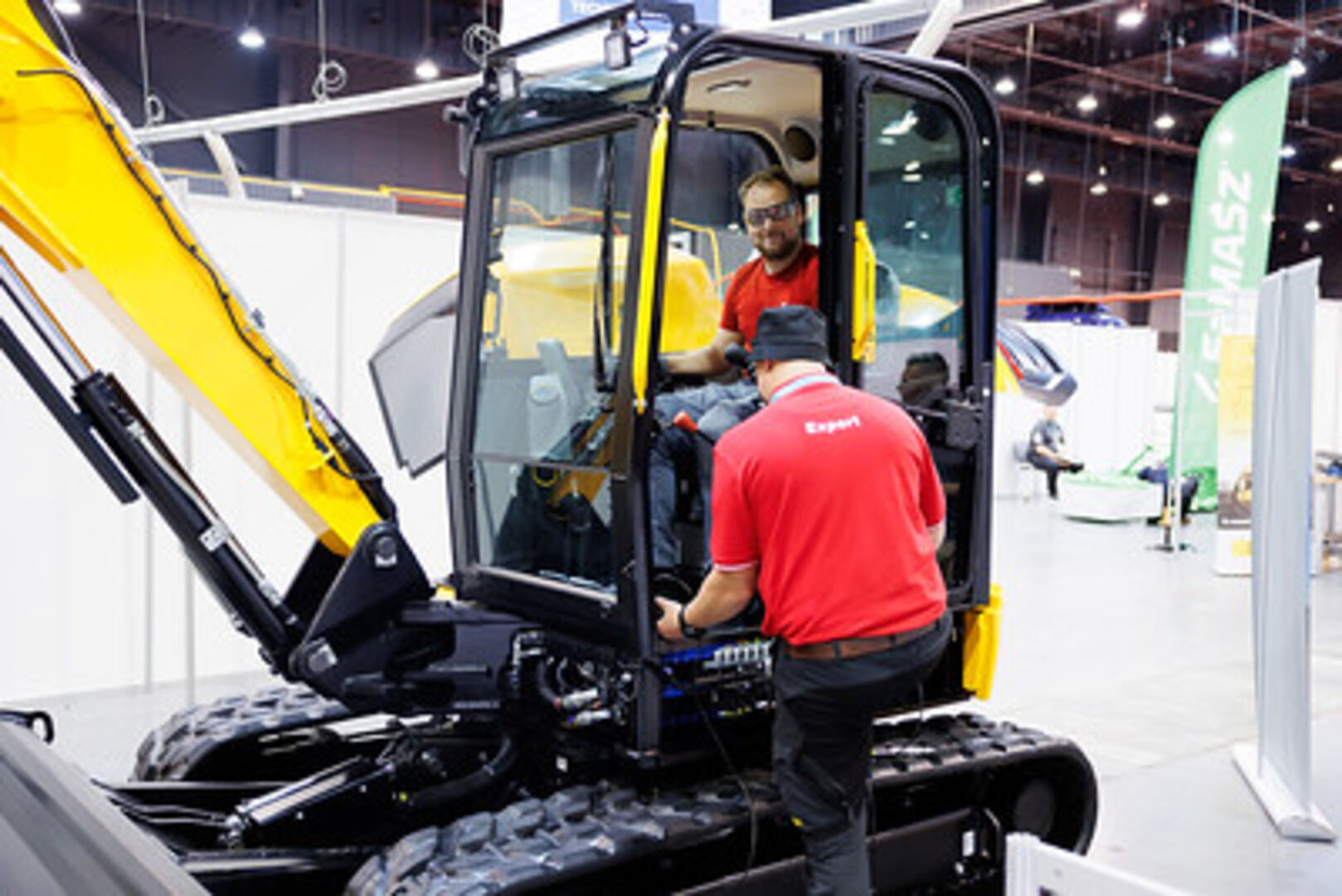 Der Land- und Baumaschinentechniker Johannes Bojer ist ebenfalls dabei. Er arbeitet bei Liebherr Österreich Vertriebs- und Service GmbH und stammt aus Semriach
