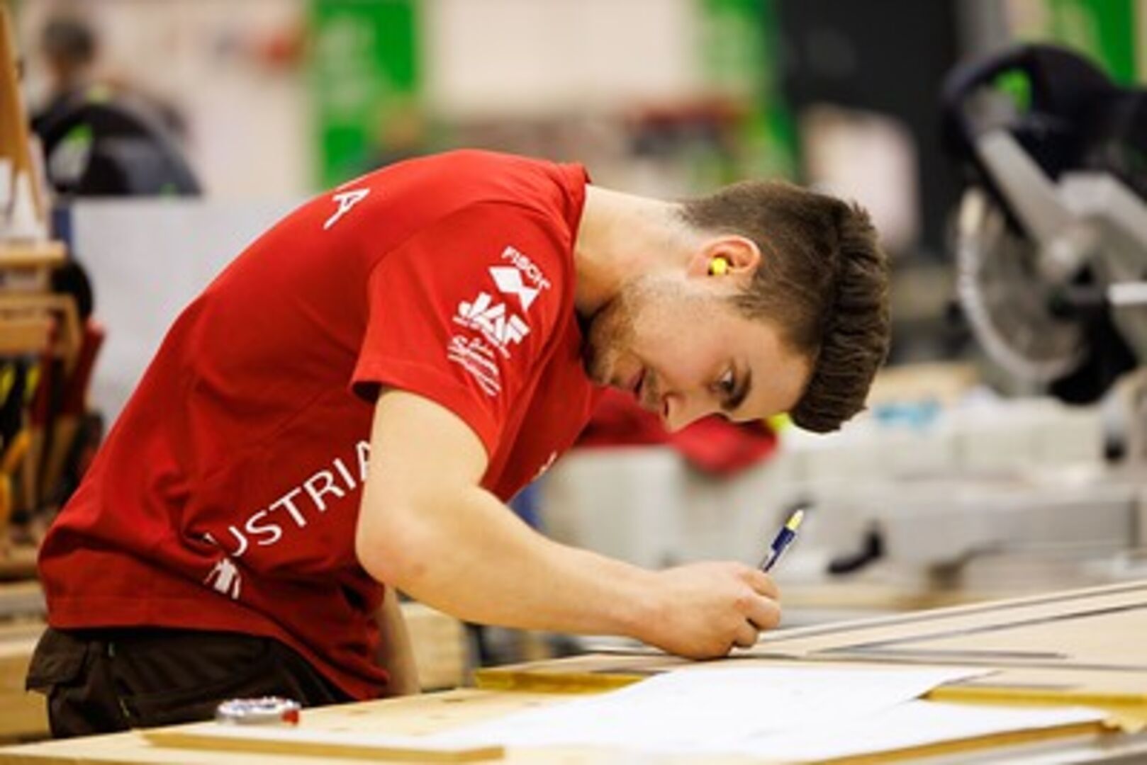 Johannes Sommer kämpft um Gold für die Bautischler. Der Grafendorfer arbeitet im Betrieb Sommerstiegenbau.