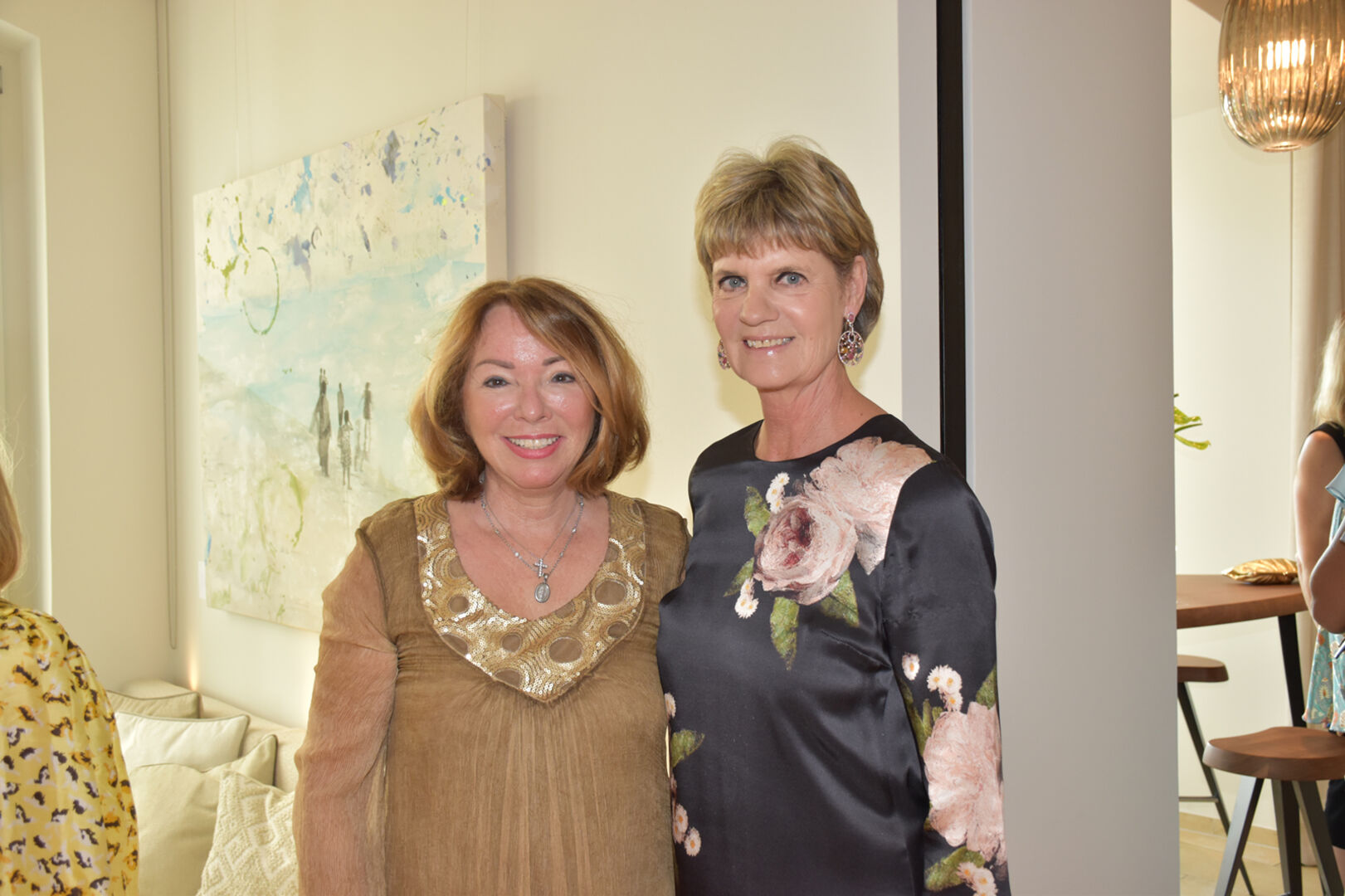 Rechtsanwältin Sabina Frohnwitter und Petra Reinbold (Oktoberfest-Wirtin u.a. Schützenfestzelt)