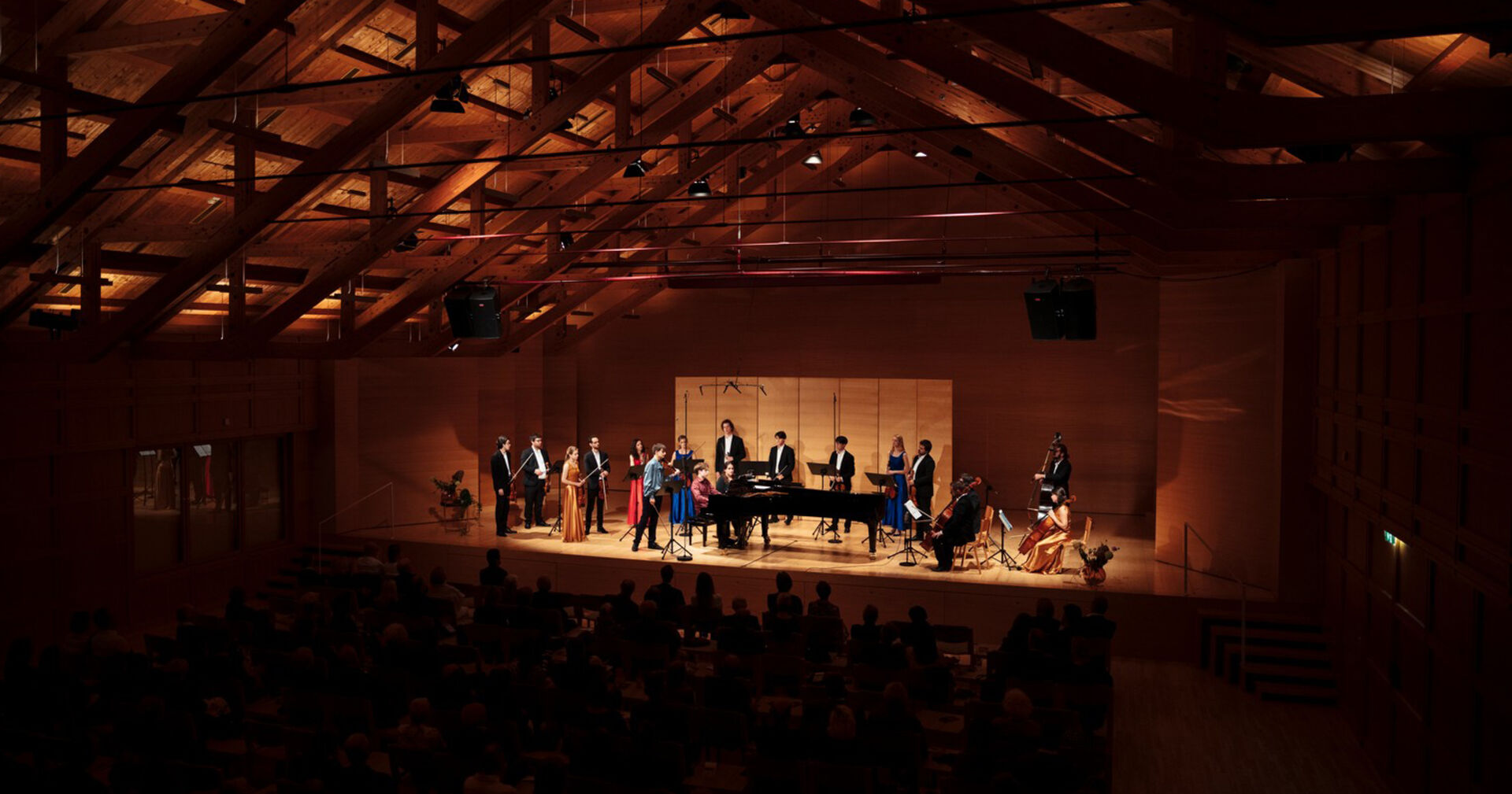 Ein Festival, das im Angelika Kauffmann Saal – eingebettet in die idyllische Landschaft des Bregenzerwaldes – einen Ort für Austausch und Begegnung schafft.