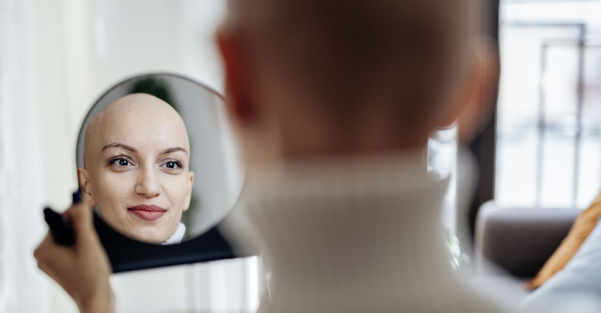 Im Spiegel betrachten