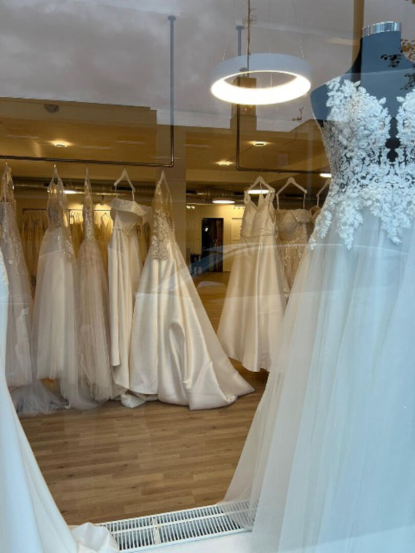 Große Auswahl an Brautkleidern.