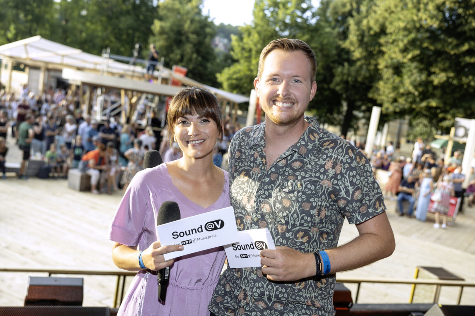 Ines Mäser und Dominic Dapre führen durch das Programm.