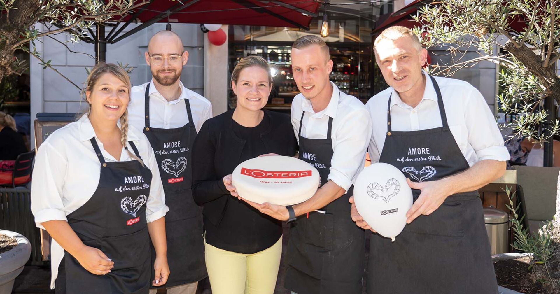 Kerstin Schwar, Tamàs Csukly, Maria Klara Heinritzi (Geschäftsführerin L'Osteria), Bàlint Mèszàros (Filialleiter L'Osteria Graz) und Johann Tatschl.