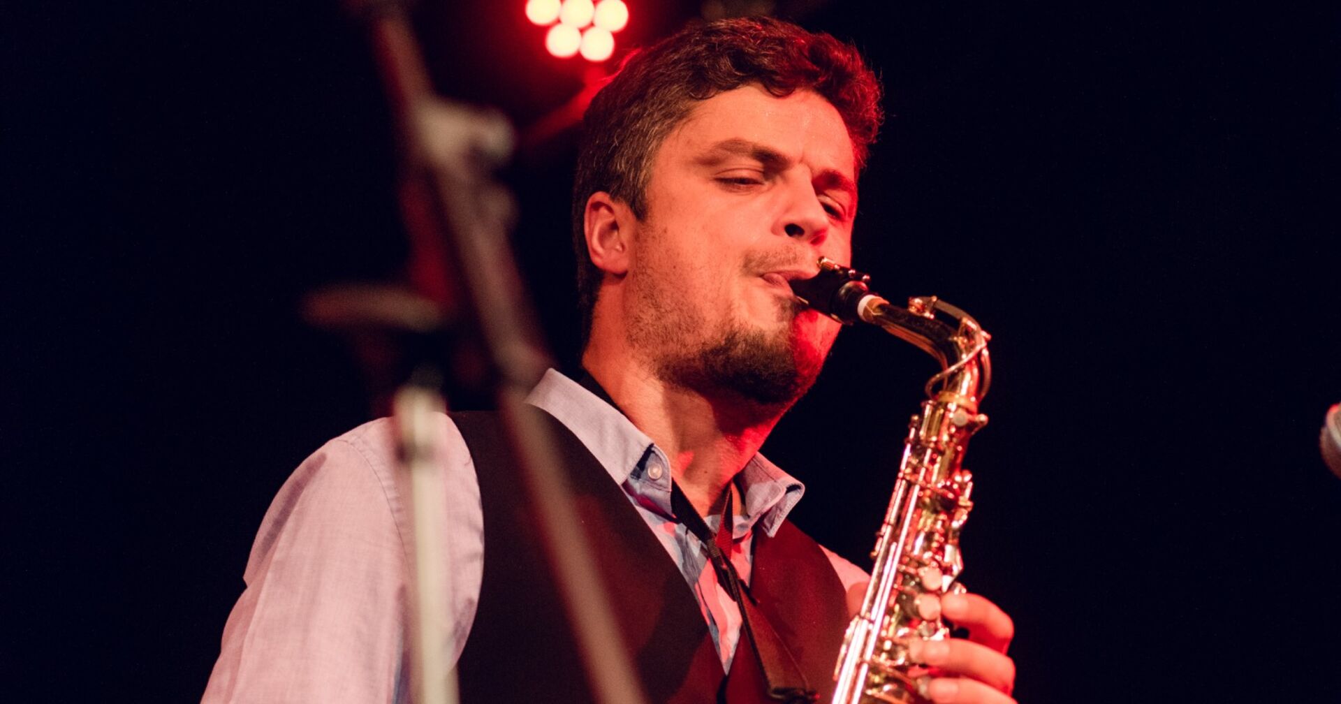 Milos Milojevic mit Saxophon