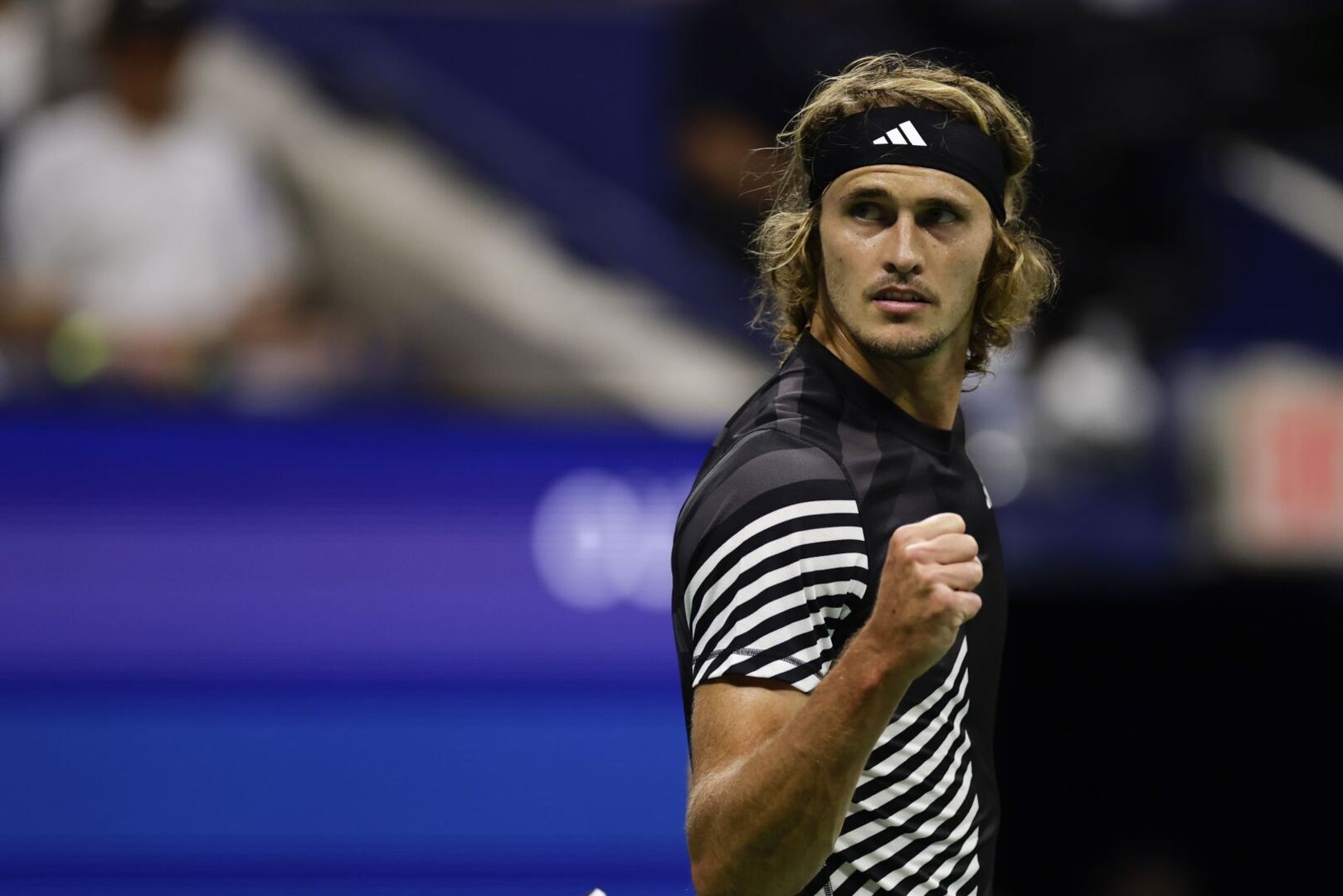 Alexander Zverev auf dem Tennisplatz.