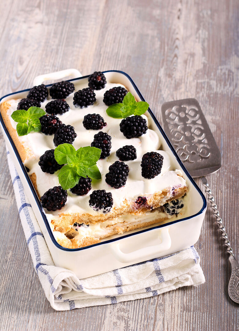 Brombeer-Tiramisu | Credit: iStock.com/manyakotic