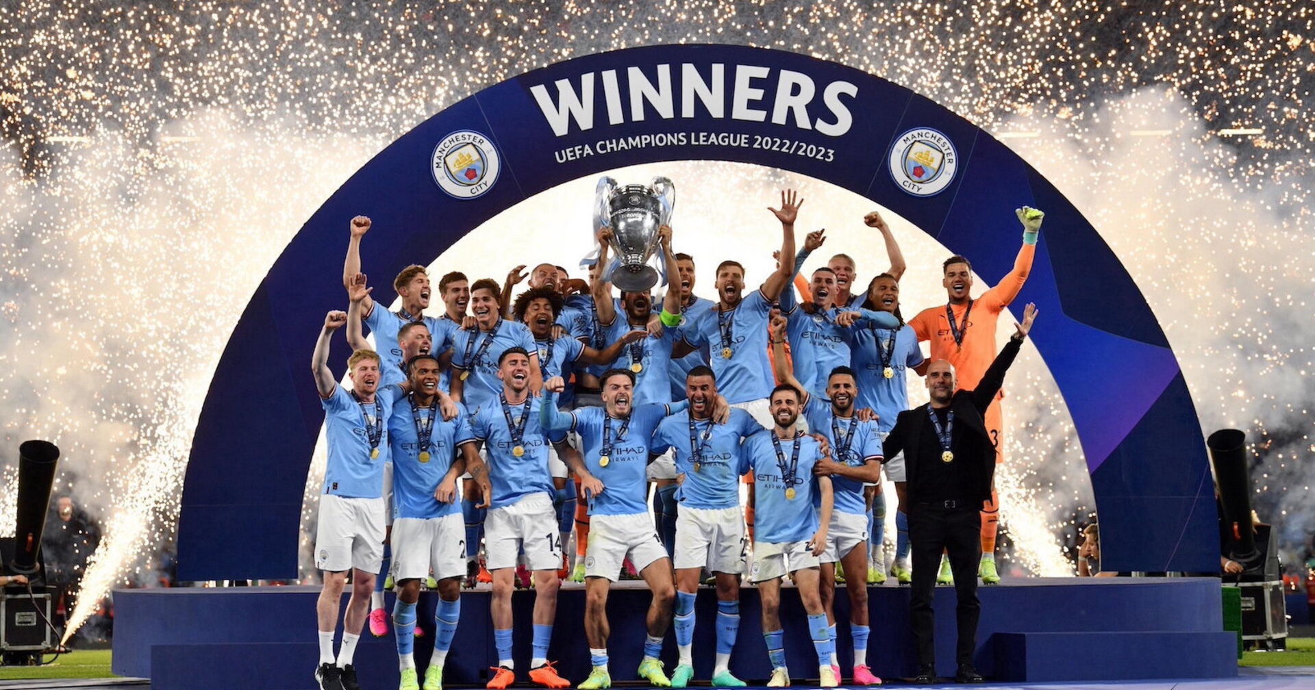 Manchester City Mannschaft jubelt über Sieg der Champions League