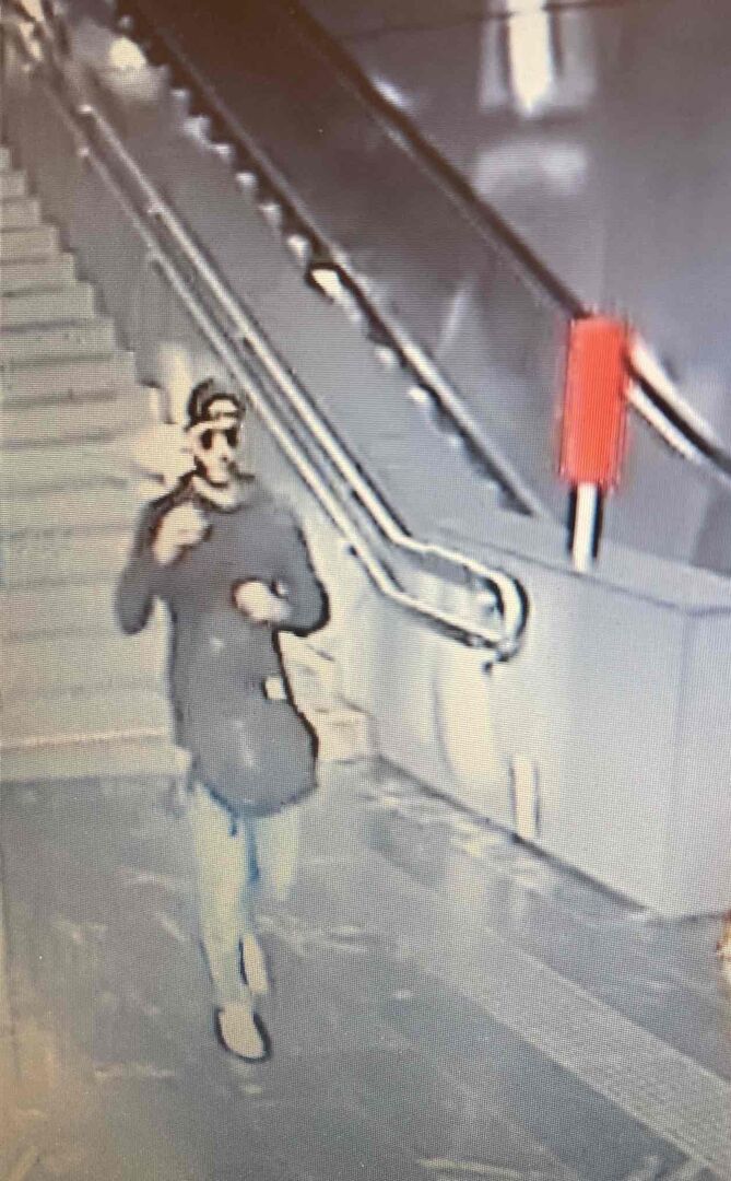 Der mutmaßliche Schläger in der U-Bahn-Station.