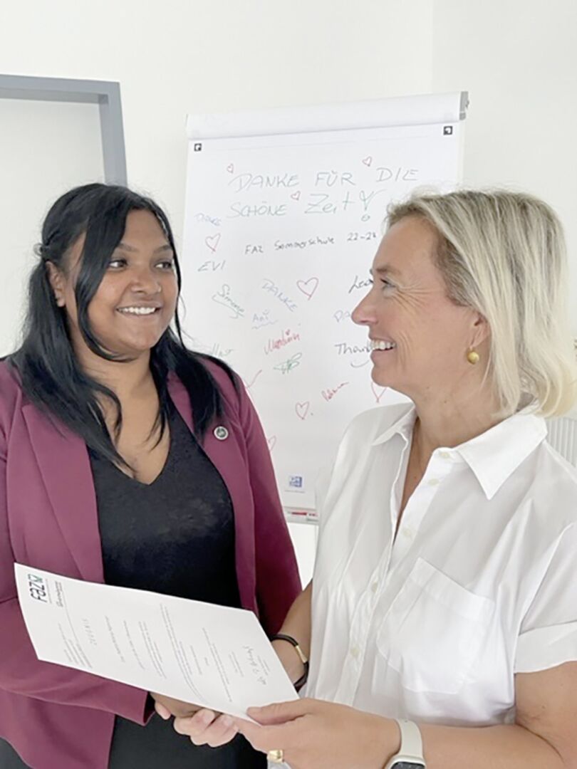 Zeugnisverteilung | Credit: FAZ Fortbildungsakademie ZAHN