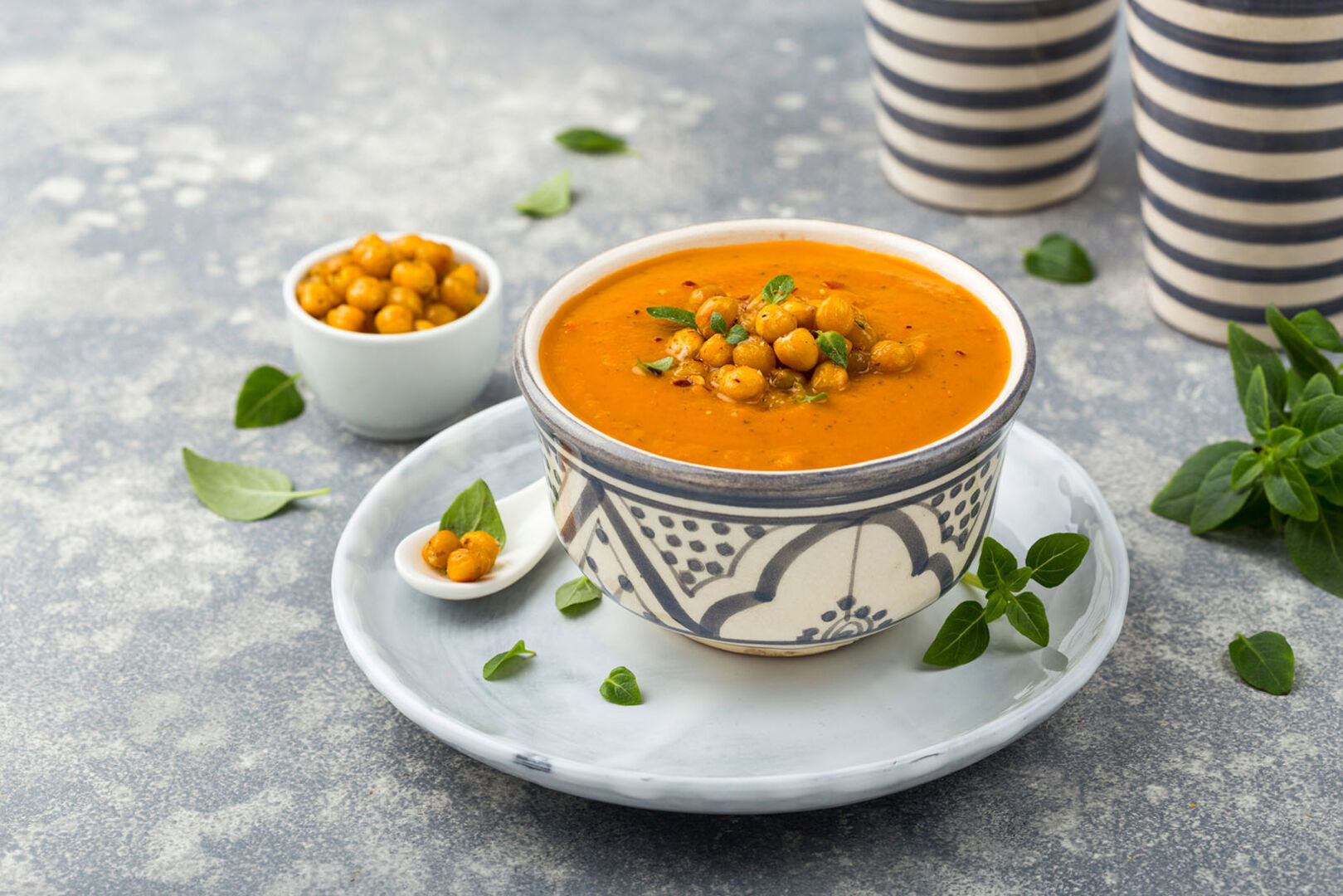 Kichererbsensuppe | Credit: iStock.com/MariaShumova