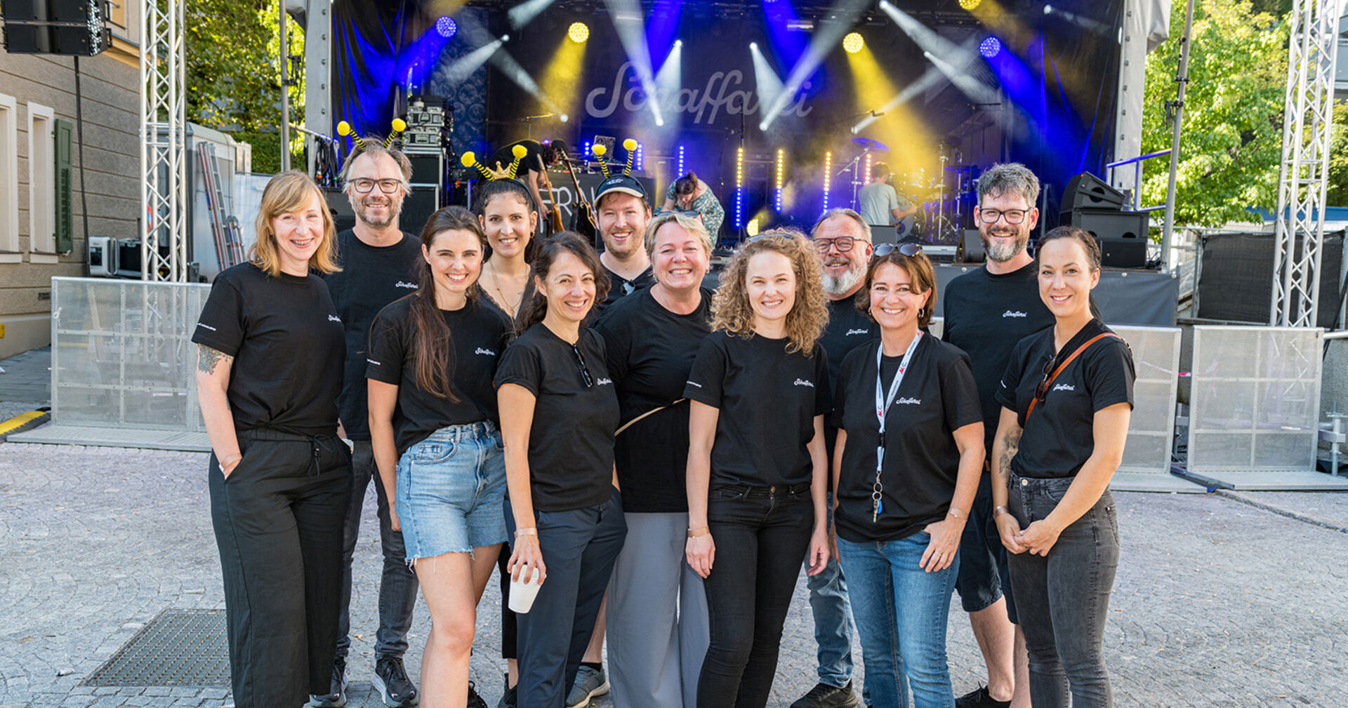 Neben den Künstlerinnen und Künstler verschaffte das AK Team (Bild) den Schaffarei- Gästen unvergessliche Abende und gebührt lt. AK Direktorin Eva King ein großes Dankeschön.